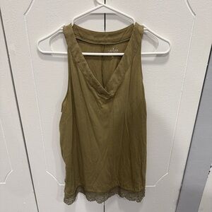 New York and Company Green V-neck Tank Top